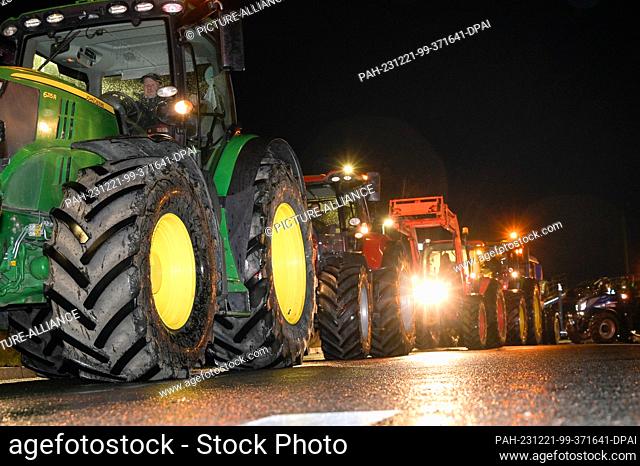 21 December 2023, Saxony-Anhalt, Coswig (Anhalt): Tractors belonging to farmers from the Wittenberg area on their way to the A9 highway exit near Coswig
