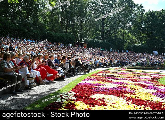 03 September 2023, Lower Saxony, Wiesmoor: Thousands of visitors attend the election of the blossom queen/king at the 71st Blossom Festival
