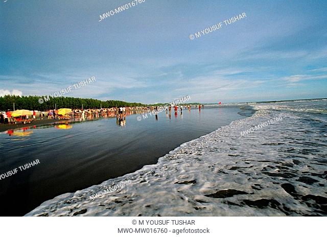 The world's longest stretch of uninterrupted beach has made Cox's Bazar, a popular tourist spot Bangladesh