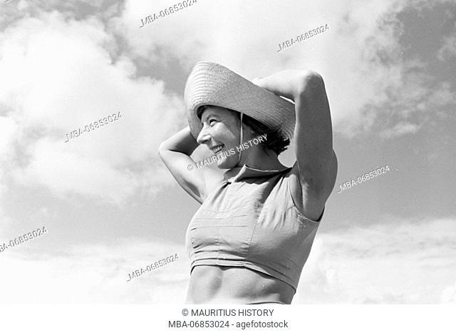 Die berühmte Tänzerin Gret Palucca während Ihrem Sommerurlaub auf Sylt, Deutsches Reich 1930er Jahre. The popular dancer Gret Palucca on vacation on Sylt