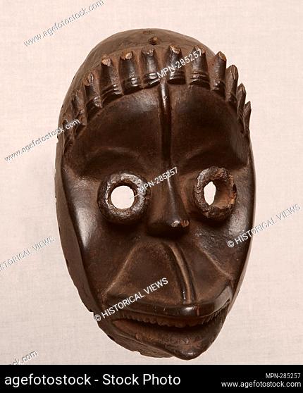 Author: Dan. Face Mask (Bu Gl) - Late 19th/early 20th century - Dan Liberia. Wood. 1875'1925