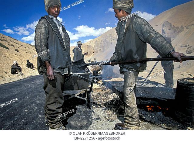 Road workers at the Manali Leh Highway, tarmacking a road at 5000m above sea level, near Pang, Ladakh, Jammu and Kashmir, Indian Himalayas, North India, India