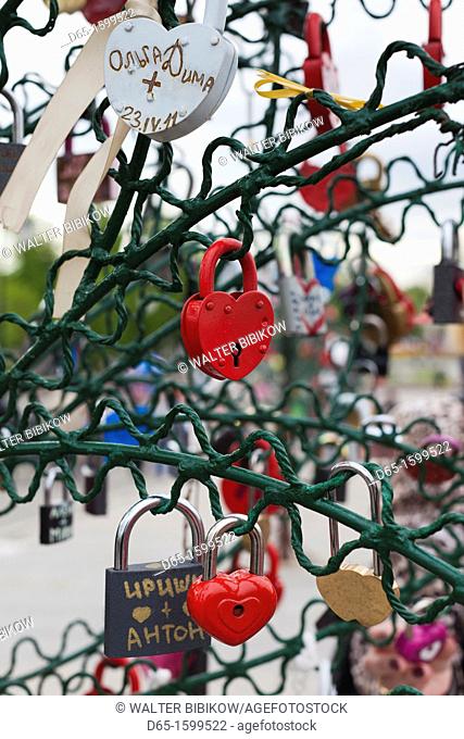 Russia, Moscow Oblast, Moscow, Zamoskvorechiye-area, love locks on footbridge by Repin Square