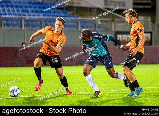 Deinze's Viktor Boone, Rwdm's Mayingila Nzuzi Mata and Deinze's Alessio Staelens fight for the ball during a soccer match between KMSK Deinze and RWDM