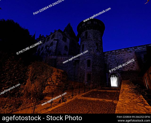 03 August 2022, Saxony-Anhalt, Wernigerode: Wernigerode Castle currently remains almost in the dark in the evening. The castle