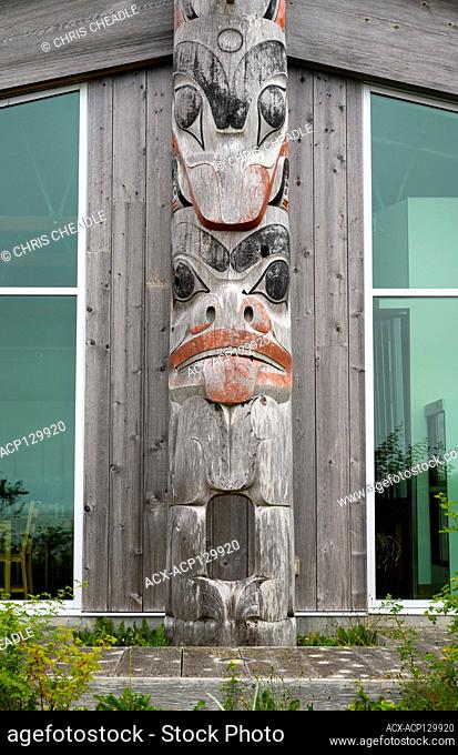 Detail from K'uuna by 7idansuu Jim Hart, Haida Heritage Centre at Kay Llnagaay, Skidegate, Haida Gwaii, Formerly known as Queen Charlotte Islands