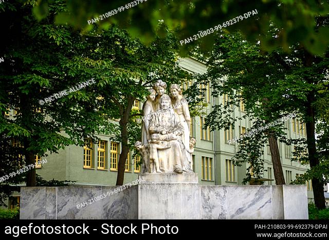 28 July 2021, Saxony-Anhalt, Köthen (Anhalt): The Angelika Hartmann Monument. Angelika Hartmann was born in Köthen in 1829 and founded the first...