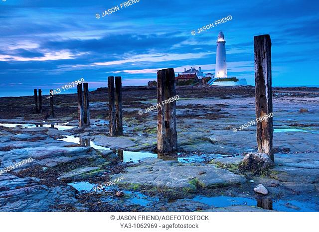 England, Tyne & Wear, St Mary's Lighthouse  St Marys Island and Lighthouse, a popular tourist destination near Whitley Bay