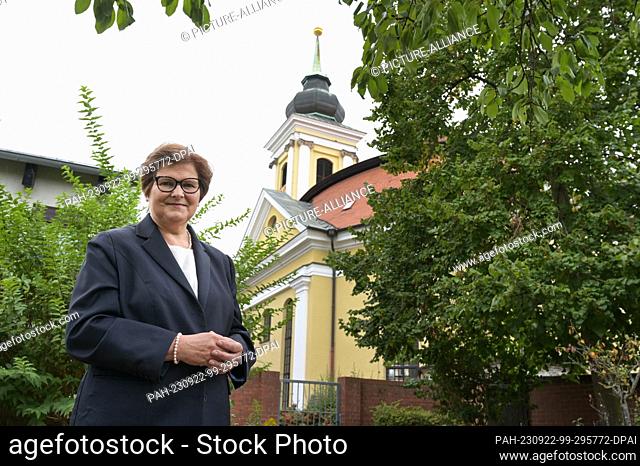 22 September 2023, Saxony-Anhalt, Dessau-Roßlau: Pastor Birgit Neumann-Becker from Halle is running for the office of the new church president