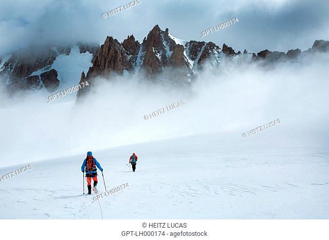 ROPED TOGETHER MOUNTAIN CLIMBERS HEADING TOWARDS THE AIGUILLES MARBREES EMERGING OUT OF THE CLOUDS, MONT-BLANC MASSIF, CHAMONIX-MONT-BLANC, HAUTE-SAVOIE (74)