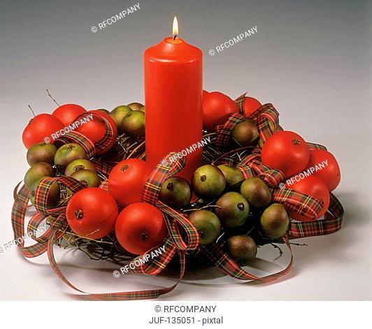 advent wreath with apples