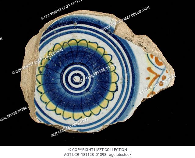 WJ, Fragment majolica dish, polychrome, rosette, signed, plate crockery holder soil find ceramic earthenware glaze, Cooked on the underside covered with lead...