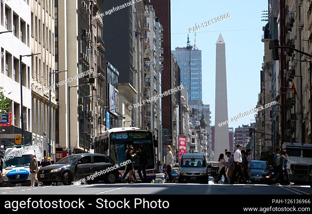 Corrientes Avenue in Buenos Aires. | usage worldwide. - Buenos Aires/Buenos Aires/Deutschland