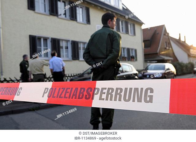 Police cordon in front of apartment building, family drama, 4 dead persons, in Eislingen, district of Goeppingen, Baden-Wuerttemberg, Germany, Europe