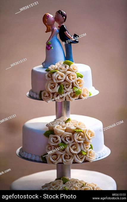 wedding cake with little bridal couple figurine on an etagere