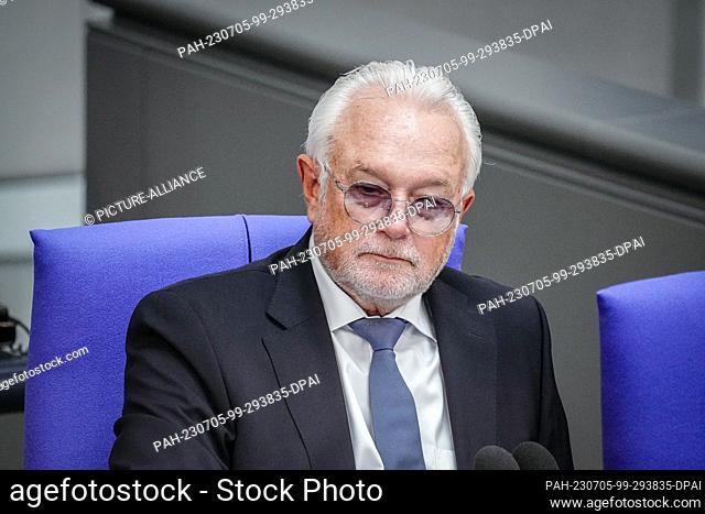 05 July 2023, Berlin: Wolfgang Kubicki, deputy chairman of the FDP party and vice president of the Bundesrat, chairs the session of the Bundestag wearing...