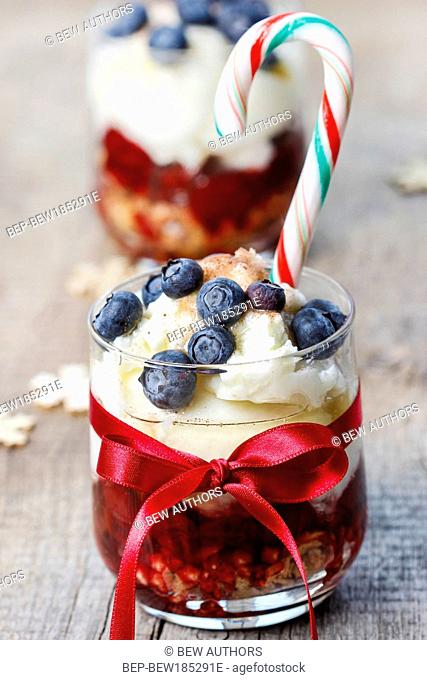Layer strawberry, blueberry and muesli dessert in glass goblet