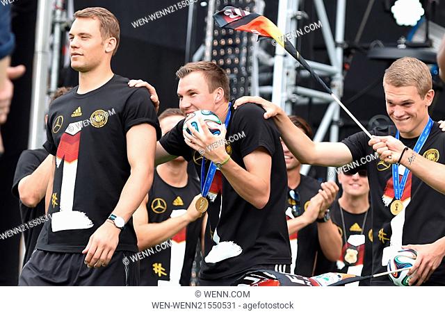 The Germany national football team celebrating their victory at Brandenburg Gate (Brandenburger Tor). 400, 000 fans gathered at the so called Fanmeile to greet...
