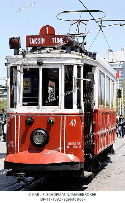 Historic tram Tuenel Taksim, Istiklal Caddesi, Beyoglu Independence Street, Istanbul, Turkey