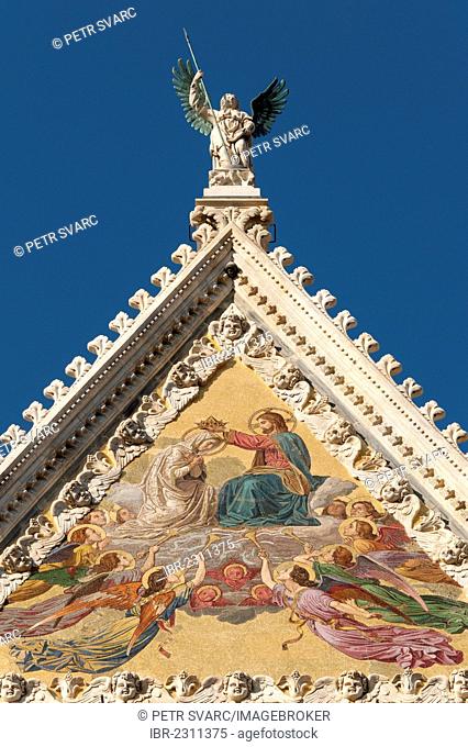 Gable of facade of Cathedral of Siena, Duomo di Siena with Mosaic representing Coronation of Virgin by Luigi Mussini, Tuscany, Italy, Europa