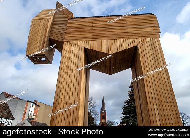 19 February 2020, Saxony-Anhalt, Stendal: A Trojan horse under construction stands at the edge of the grounds of the Winckelmann Museum