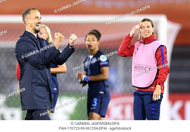 England's head coach Mark Sampson cheers over the victory after the women's European Championship preliminary stage, group D