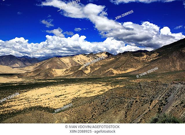 Yarlung Tsangpo (Brahmaputra) River valley, Lhoka (Shannan) Prefecture, Tibet, China