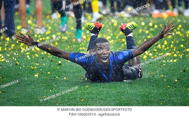 jubilation about the World Cup victory: Paul Pogba (France) slips over the wet pitch. GES / Football / World Championship 2018 Russia, Final: France- Croatia
