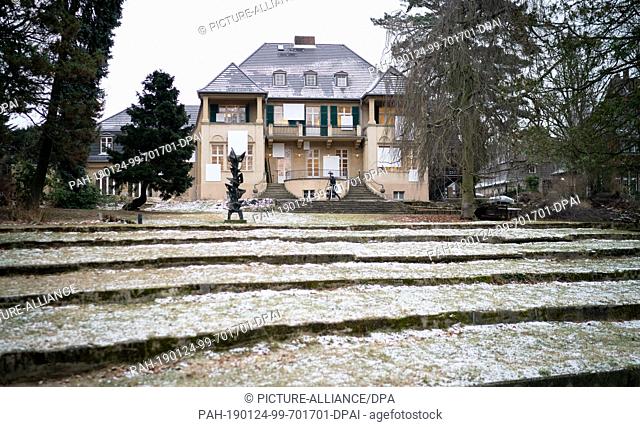 24 January 2019, Berlin: The photo shows the newly renovated house at the Waldsee. The villa in Zehlendorf, built in 1922, will be renovated and on 26