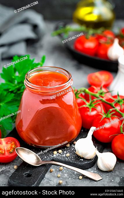 Tomato paste and fresh tomatoes, tomatos puree