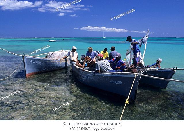 Group of fishermen at Bain Beauf beach  Cape Malheureux, Mauritius Island, Indian Ocean