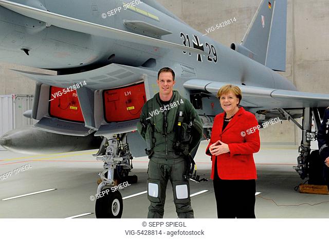 Deutschland, Noervenich, 21.03.2016 Besuch der Bundeskanzlerin Dr. Angela Merkel beim Taktischen Luftwaffengeschwader 31 -Boelcke- Foto: Bundeskanzlerin Angela...