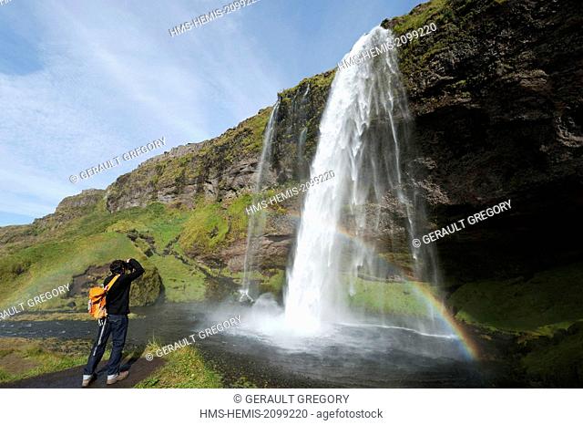 Iceland, Sudurland, Seljalandsfoss waterfall