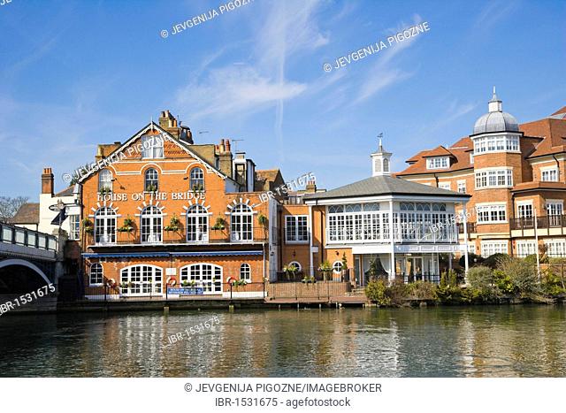 Windsor Bridge, House on the Bridge Restaurant and King Stable Street properties by the river Thames in Eton viewed from Windsor, Berkshire, England
