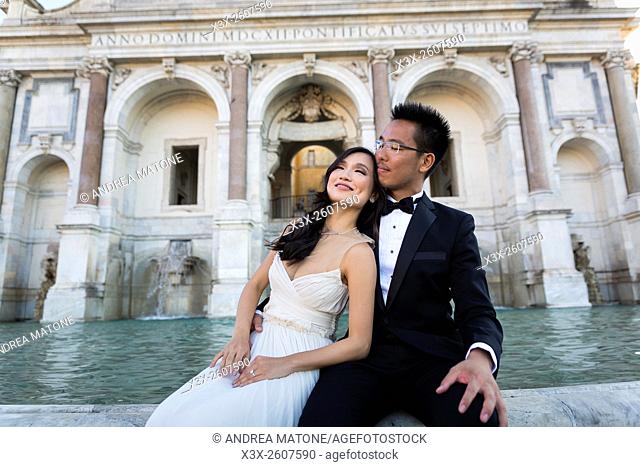 Wedding Couple at Fontana del Gianicolo. Rome. Italy