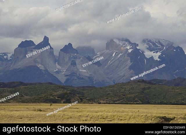 Cordillera Paine. Torres del Paine National Park. Ultima Esperanza Province. Magallanes and Chilean Antarctic Region. Chilean Patagonia. Chile