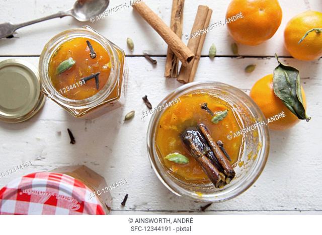 Clementine jam with cinnamon, cloves and cardamom