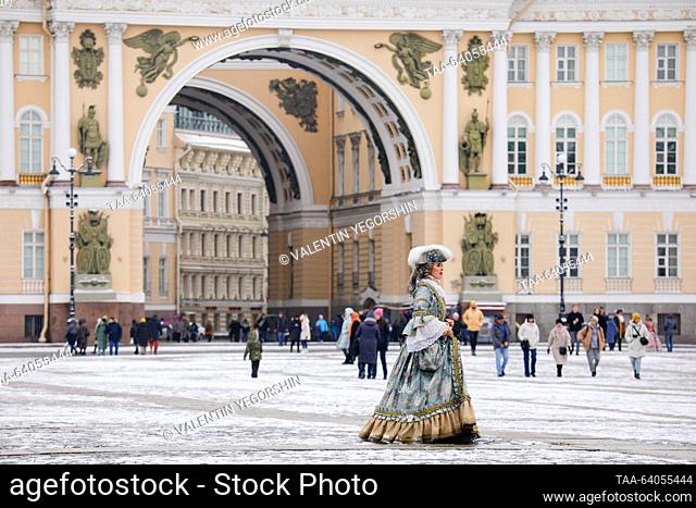 RUSSIA, ST PETERSBURG - OCTOBER 28, 2023: People visit Palace Square. Valentin Yegorshin/TASS
