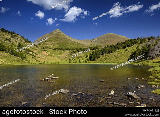 Pic Peric twin peaks seen from the Estany de la Llosa lake (Pyrenees-Orientales, France)