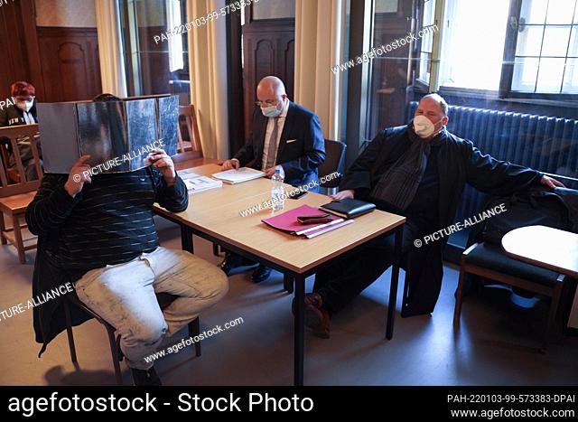 03 January 2022, Berlin: Shortly before the start of the trial, the defendant Oliver Ringler (l) sits with lawyers Gregor Samimi and Mirko Röder in room 701 of...