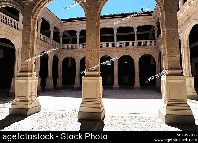 Peñaranda de Duero, Palacio de Avellaneda o de los Condes de Miranda (stately courtyard). Burgos province, Castilla y Leon, Spain