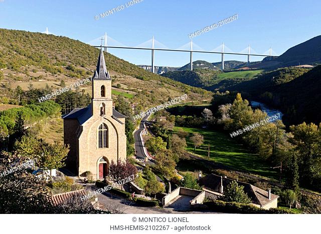 France, Aveyron, Millau Viaduct (A75 Motorway) built by Michel Virlogeux and Norman Foster, located between Causses de Sauveterre and Causses du Larzac above...