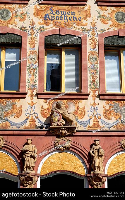 Germany, Rhineland-Palatinate, Mainz, old town, pedestrian area, marketplace, lion pharmacy, facade, wall painting, figures