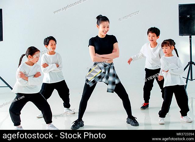Youth dance teacher to teach the children learn how to dance