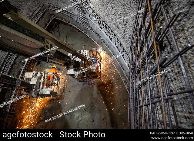 03 May 2022, Saxony, Pirna: Two miners work on the breakthrough in the tunnel with flex and heavy equipment. The tunnel is scheduled for completion by mid-2024...