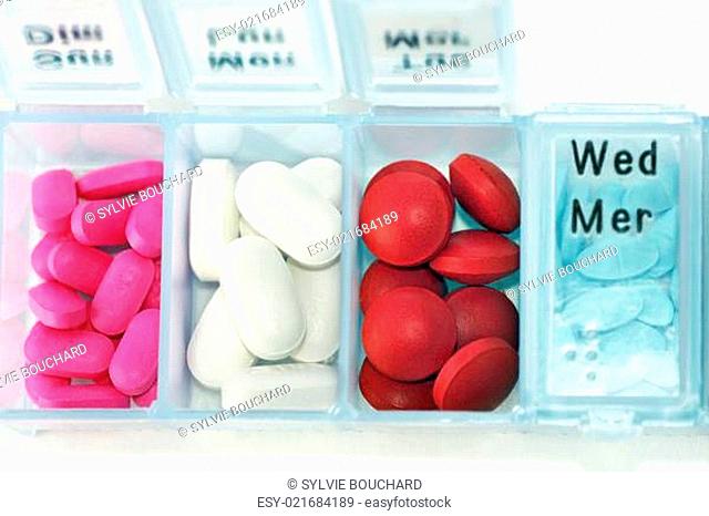 Pill box horizontal