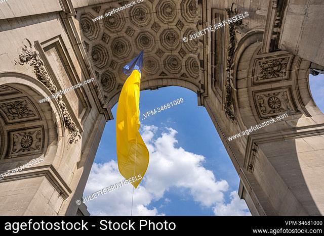 Illustration picture shows the Ukrainian flag as it hangs from the center of the triumphal arch (arch de triomphe - triomfboog) at the Jubelpark - Parc du...
