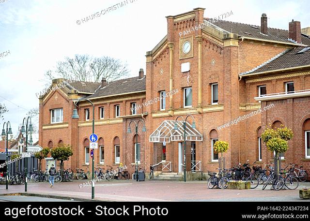 The historic station building in the citycenter of Lingen (Germany), 29 October 2020. - Lingen/Niedersachsen/Deutschland