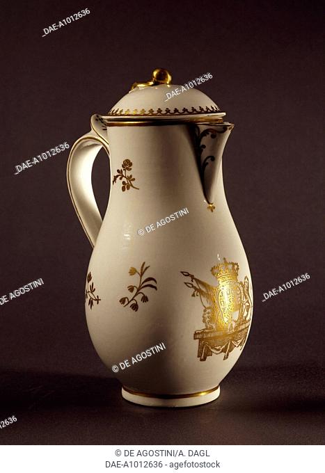 Coffee pot, 1782-1789, gilding and white hard porcelain, height 28.5 cm, Vinovo manufacture, Piedmont. Italy, 18th century