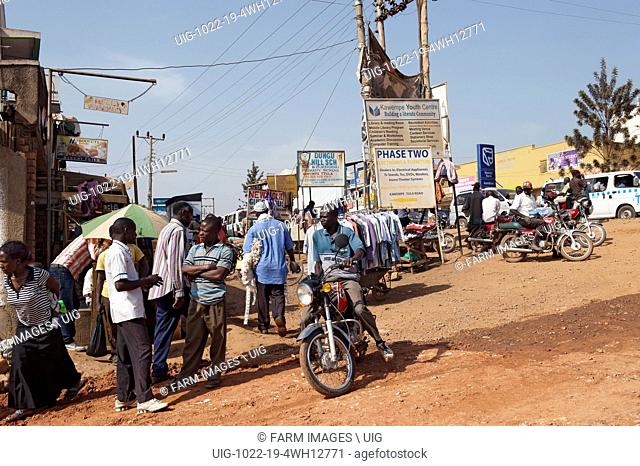 Busy roadside in Ugandan town, with market stalls and tradesmen. (Photo by: Wayne Hutchinson/Farm Images/UIG)